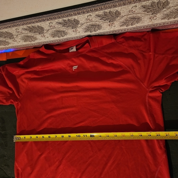Fabletics Mens The O2 Tee Short Sleeve Heated Red Size L NWT - Picture 8 of 8